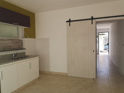 Imagen 6 de 16 de Duplex 3 Ambientes Con Patio Y Cochera En Ramos Mejia
