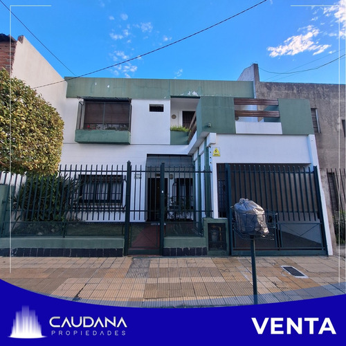 Casa Cinco Ambientes En Venta En San Justo