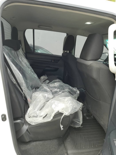 Imagen 10 de 12 de Toyota Hilux 2.7