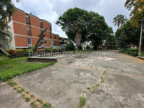 Apartamento Duplex Piso Bajo Con En Venta Montalban I Res. Pozo De Agua Fanny Calderon Rentahouse