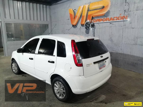 Imagen 4 de 12 de Ford Fiesta Max Sincronico