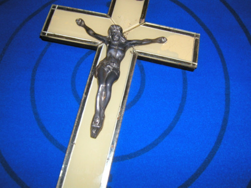 Antiguo Crucifijo De Vidrio Y Madera Con Cristo De Metal