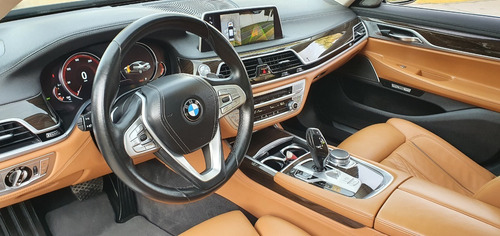 Imagen 6 de 14 de Seminuevo Bmw 740i Excellence 2016