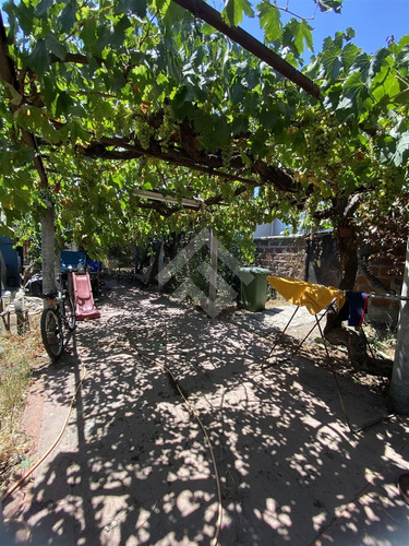 Casa En Venta De 4 Dorm. En Maipú