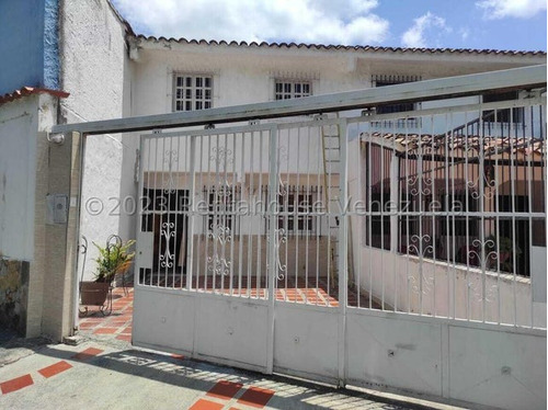 Raiza Suarez Vende De Oportunidad  Amplia Casa Ubicada En El Este De Barquisimeto Entre Urbanización Los Cardones  Y Trinitarias, Conjunto 23 Cerrado   3   1   6   3   3 Facil Acceso A Vias Principale