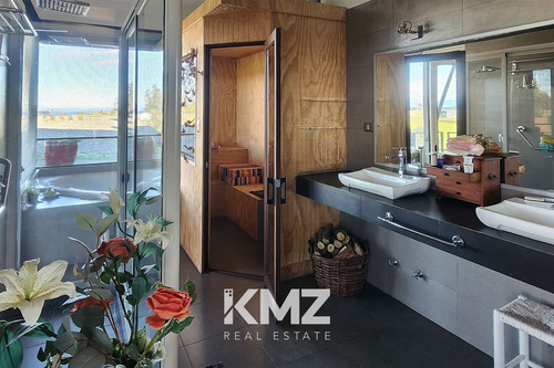 Casa En Venta De 4 Dorm. 4 Baños En Llanquihue