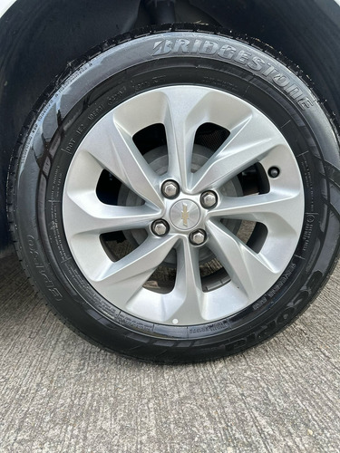 Chevrolet Onix lt