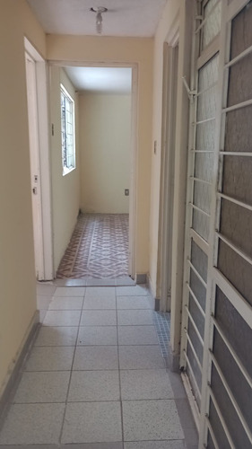 Casa En Venta Con 1 Departamento Independiente 180m2, Col. Jacarandas, Iztapalapa.