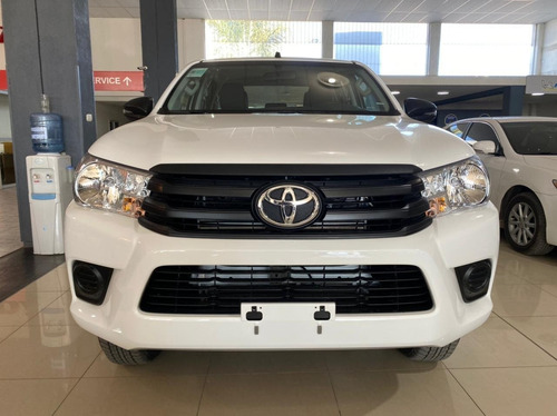Imagen 2 de 17 de Toyota Hilux 2022 2.4 Cd Dx 150cv 4x4