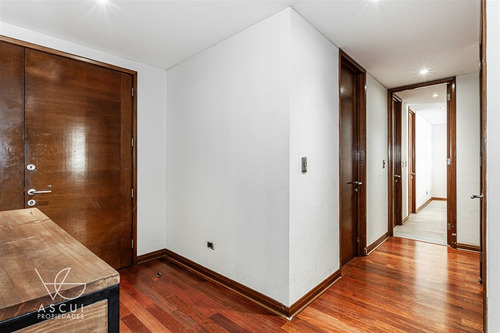 Amplio Departamento En Venta De 3 Dorm. En Las Condes