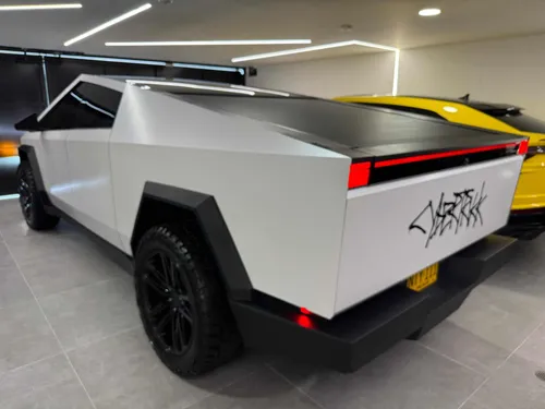 Tesla Cybertruck Foundation Series 4x4 2024