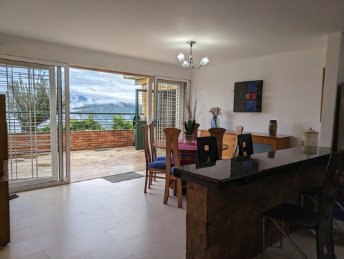 Townhouse Casa En Venta En Loma Linda. Posee Terraza Con Vista