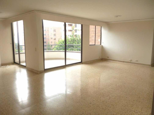 Imagen 1 de 8 de Apartamento Poblado 196 Mts. 3 Alcobas +servicio+estudio