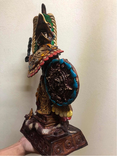 Figura Artesanal De Guerrero Águila, En Resina.