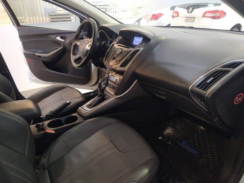 Imagen 8 de 15 de Ford Focus Se Plus Aut 4ptas