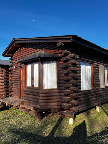 2 Cabañas De Tronco Con Proyecto Turístico Sobre Lote 868 M2 En Colón E . Rios