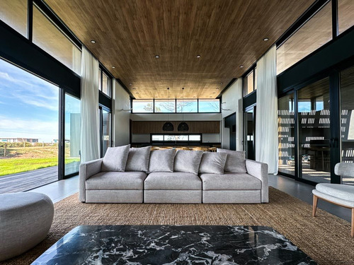 Casa En Venta Primera Linea Al Mar Punta Del Este (ref: Bpv-10119)