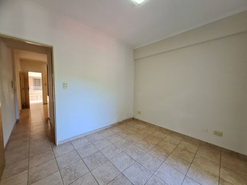 Imagen 9 de 16 de Departamento 2 Ambientes Venta Moron 2 Cocheras