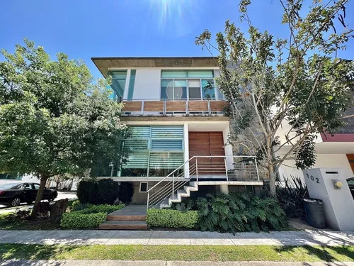 Casa De Lujo En Venta En Jardín Real Zapopan