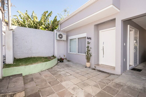 Imagem 1 de 30 de Casa À Venda No Bairro Vila Ipiranga - Porto Alegre/rs - O-26508-43441