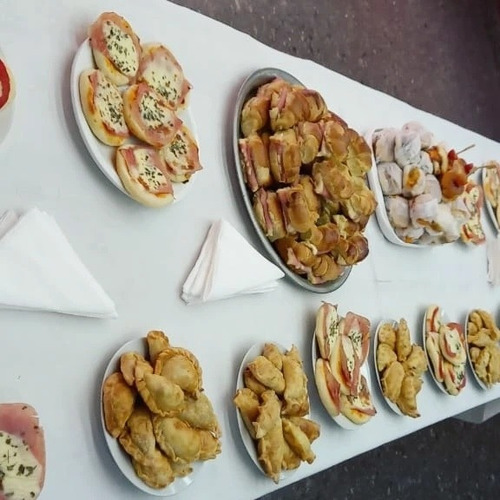 Imagen 3 de 3 de Pernil + Pizza Party + Camareros 3hs Promo