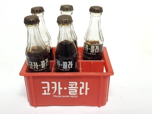 Coca Cola Miniatura Logotipo Coreano Engradado Antigo 
