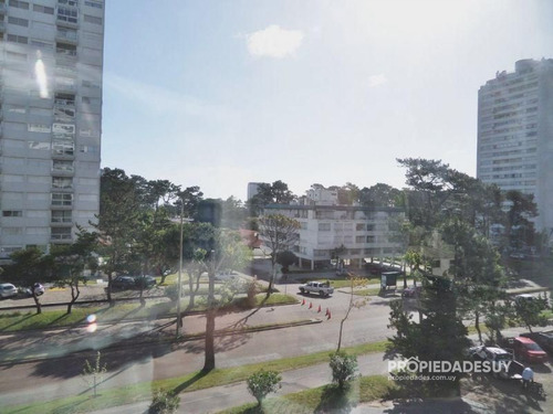 Apartamento En Venta De Un Dormitorio- Ref: 825