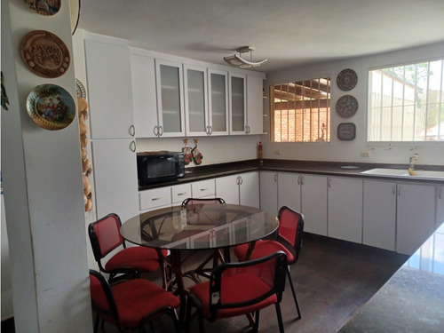 Vendo Casa 350m2 Lomas De La Trinidad 8872