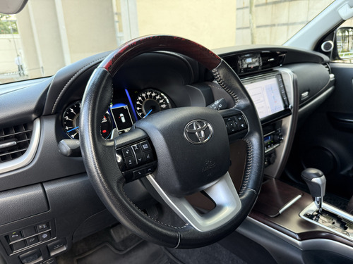 Toyota Hilux SW4 2.7 SRV 7 LUGARES 4X2 16V FLEX 4P AUTOMÁTICO