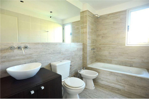 Imagen 16 de 30 de Dúplex Venta - 2 Dormitorios 2 Baños 2 Cocheras - 120 Mts2 Totales - City Bell