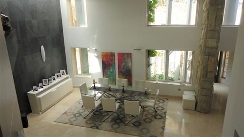 Imagen 11 de 30 de Leal Pérez Vende Majestuosa Casa En Urbanización Guataparo Con Piscina