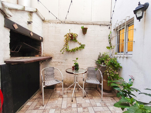 Venta Casa De 2 Dormitorios En Cordón Patio Con Parrillero