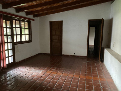 Comercial En Esquina Con Frente A La Avenida San Diego - Roq-825-cs