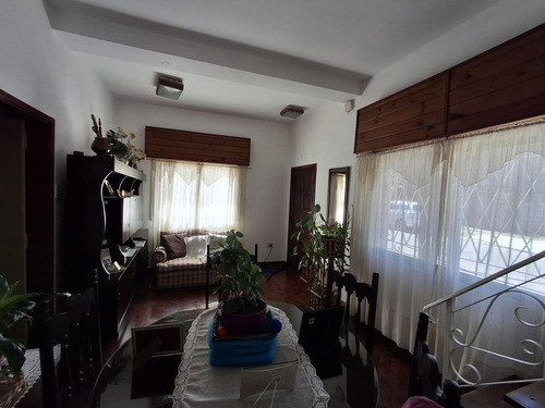 Casa Con Lote Propio En Venta. Jose Leon Suarez
