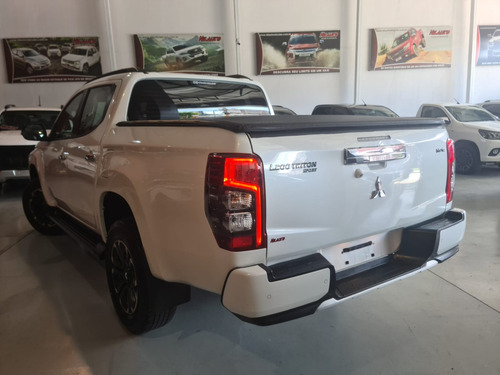 Mitsubishi L200 Triton 2.4 16V TURBO DIESEL SPORT HPE CD 4P 4X4 AUTOMÁTICO