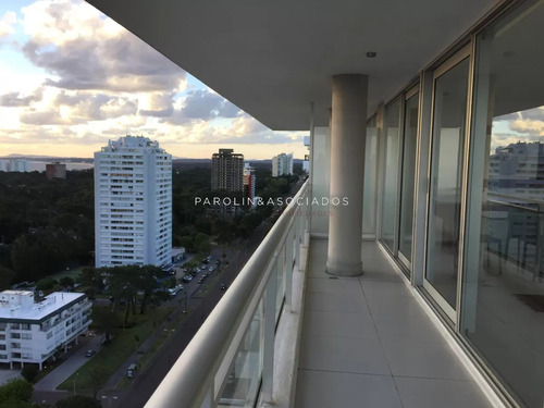 Departamento En Venta De 2 Dormitorios En Edificio Bellagio, Punta Del Este 