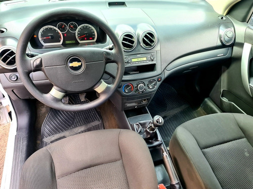 Imagen 14 de 15 de Chevrolet Aveo 2017 1.6 Lt Mt