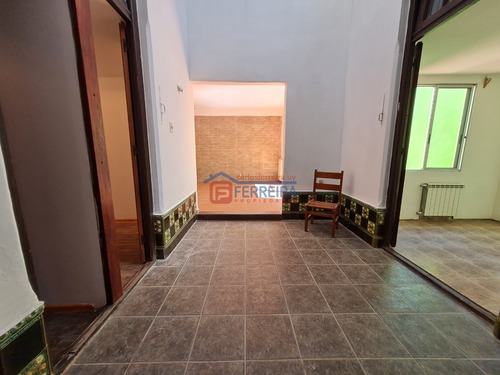 Vende Casa 3 Dormitorios, Patio Con Parrillero Y Garaje