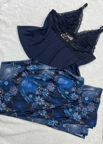 Pijama De Tiras Con Encaje Y Pantalon Largo Con Abertura
