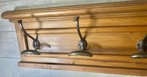 Perchero De Madera -5 Ganchos Saco- Macizo- Marrón (Usado)