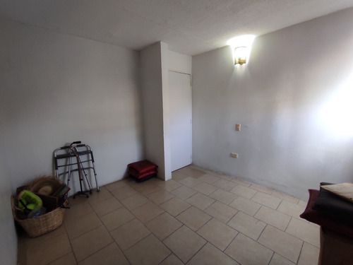 Apartamento Localizado En La Urbanización Las Aves, Cua.