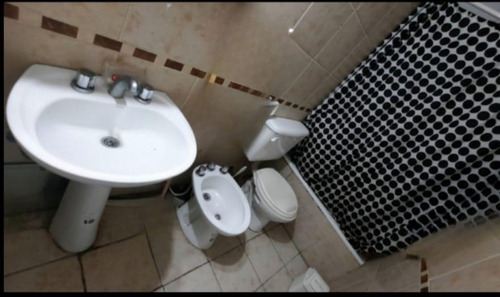 Venta Monoambiente Primer Piso, Con Cochera Descubierta En Morón Centro, Moron Norte.-