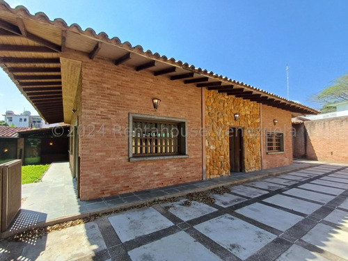 Encantadora Casa En Venta En La Floresta Mls 24-19953 Mb