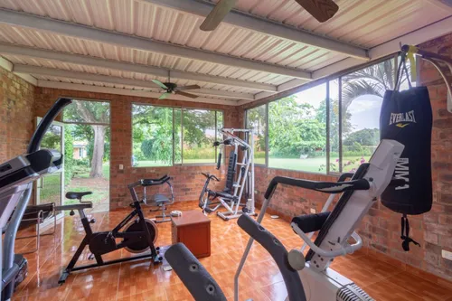 Casa En Arriendo/venta En Las Mercedes. Cod A4615