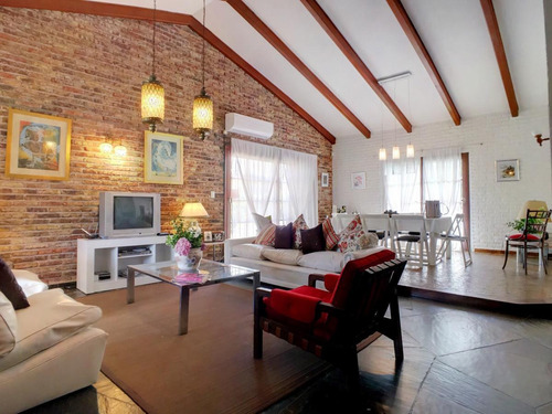 Casa Con Piscina A Dos Cuadras Del Mar Punta Del Este 1- Playa Mansa