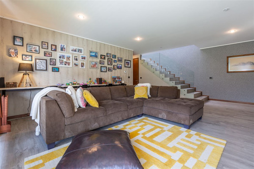 Casa Mediterránea En Condominio, 4 Dormitorios, Lo Barnechea