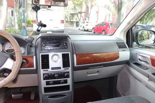Imagen 10 de 14 de Chrysler Town Country