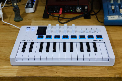 Teclado Controlador Arturia Minilab 3 Blanco + Regalo Blanco (Usado)