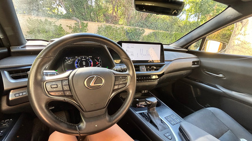 Lexus UX 2.0 200