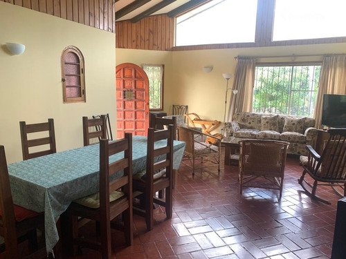 Casa En Venta De 5 Dorm. En Olmué